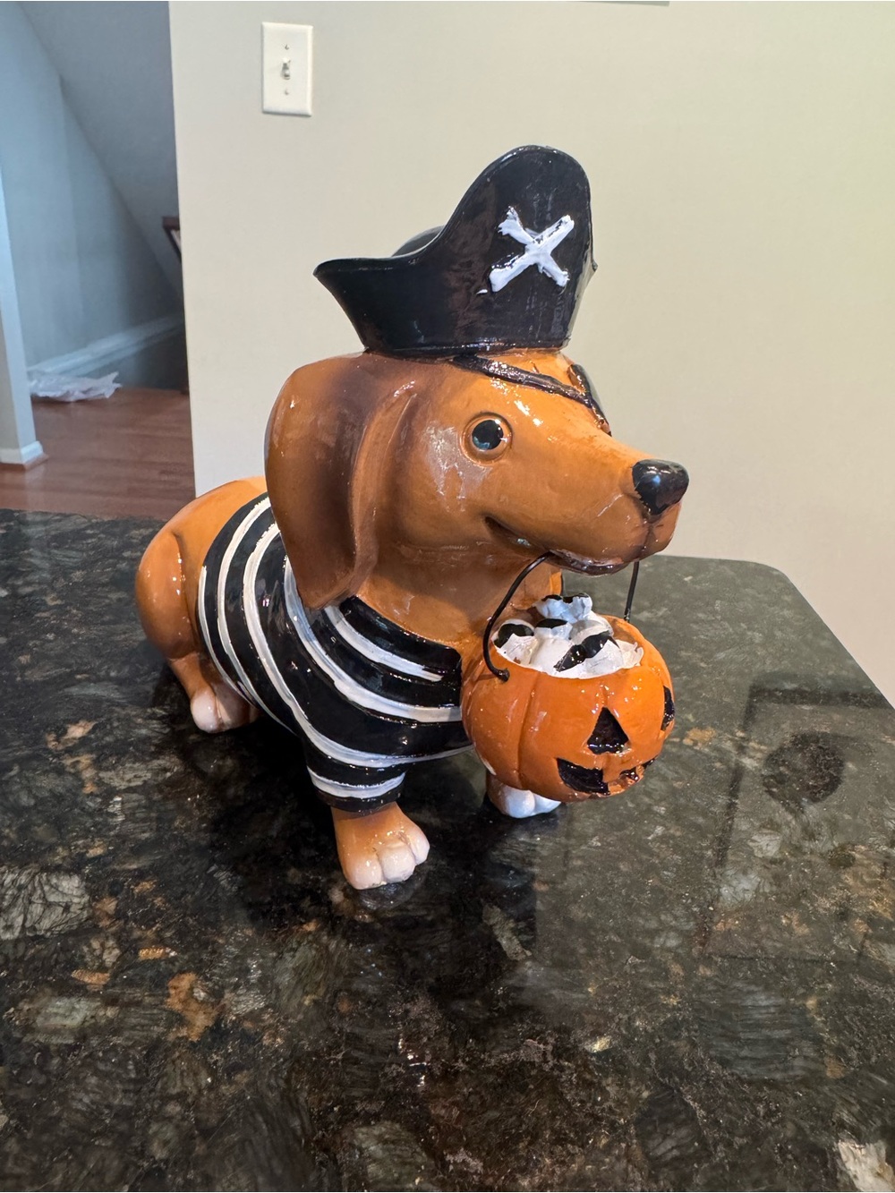 Halloween Dachshund Dog in Pirate Costume Skull Patch Resin Figurine NEW